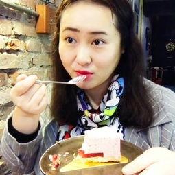 初妤吃瓜看前四个视频