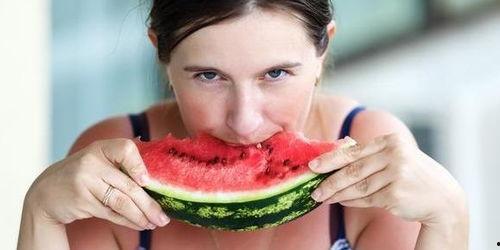 女性吃瓜的女人,揭秘网络舆论场中的女性力量