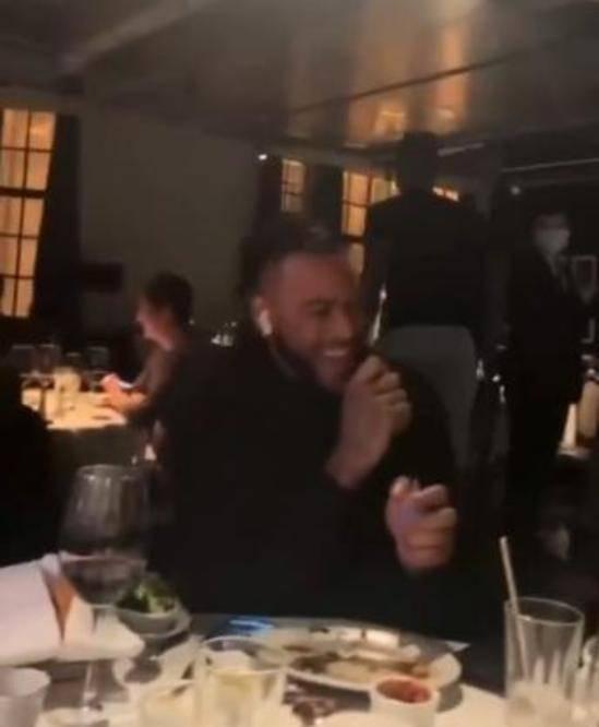 吃瓜穷嗨饭老是哽为什么,哽咽背后的生活滋味