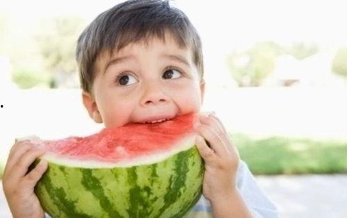 形容夏日吃瓜的句子