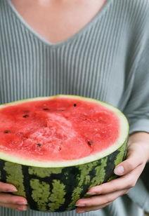 杭州夫妻吃瓜,揭秘网络舆论背后的真相